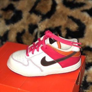 Size 9 toddler bikes worn once